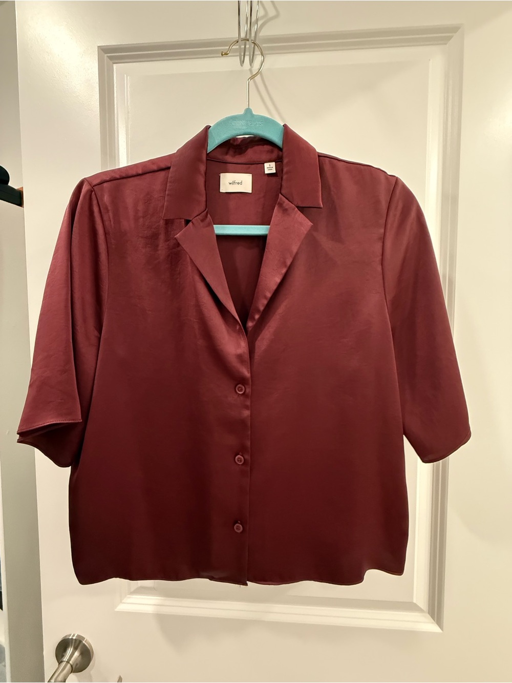 Aritzia Wilfred Wine Satin Button-Down Short Sleeve Shirt